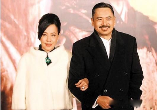 周润发为什么不生儿育女 据说有过一个孩子