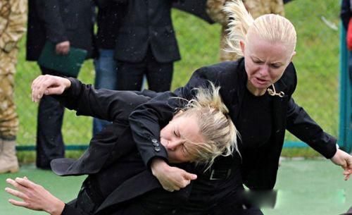 安倍晋三女保镖石田萌美,到底能力怎么样?