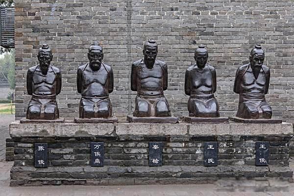 岳飞墓前跪五个人少了一个 3、4、5、4的变迁