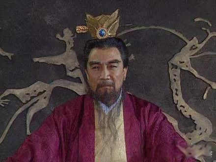 �ܲٵ�Ĺ������� ��ͳ��Ȩֻ����Ĺ���ǿ���Ц