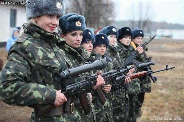 乌克兰美女为什么这么好看 女官兵让美国大兵当场失禁
