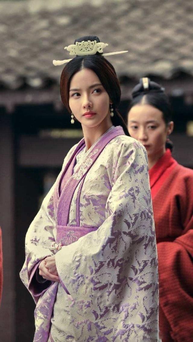 �ܲٵ������м����Ǳ��˵����� �����ж���Ů��