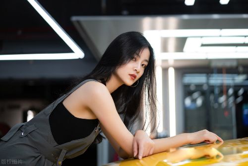 �зŮ��ʲô��˼ �����˴������˵�һ��Ů��