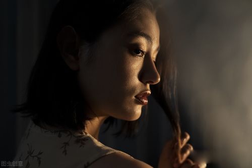 �зŮ��ʲô��˼ �����˴������˵�һ��Ů��