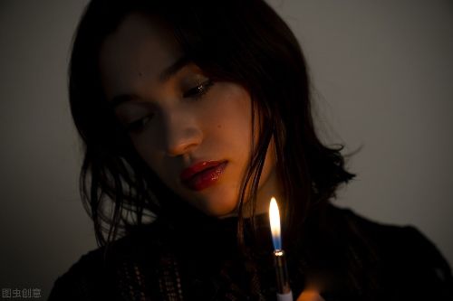 �зŮ��ʲô��˼ �����˴������˵�һ��Ů��