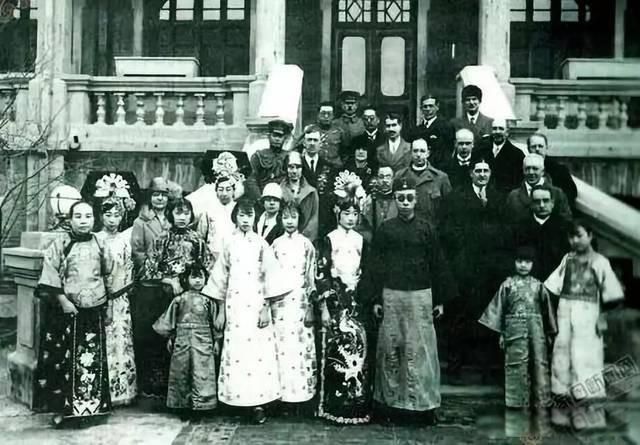 ���Ӣ������ı��ﶼ�͸���˭ �ٹ��𾪵ĵ�Ĺ����������֮