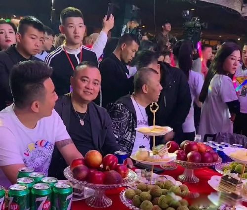 �����ڹ�������ʵ�� ����Ȧ����Ӱ�������͹�