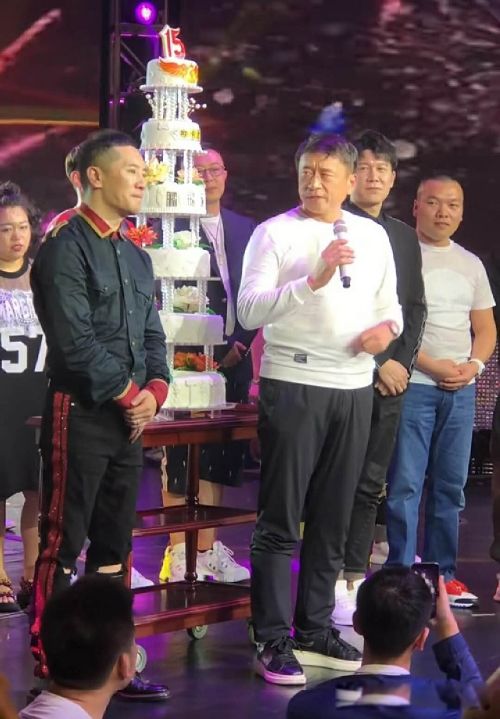 �����ڹ�������ʵ�� ����Ȧ����Ӱ�������͹�