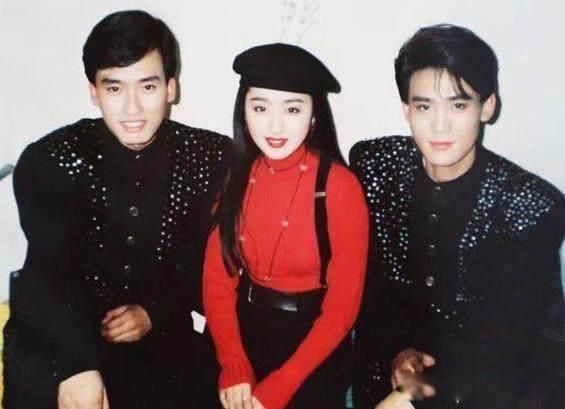 ����ӨΪʲô�иڸ� ��������С���ǳ�