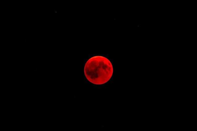 月亮为什么会变红色 是一种罕见的月食现象