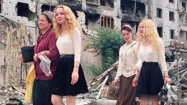 �������͹��ڵ�ͼ�ϵ�λ�� ���ڶ���˹�ĵ�λ����������ǰ뵺