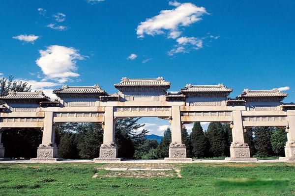 孙殿英盗墓时为何扒掉慈禧太后的裤子 寿衣是价值连城的宝物