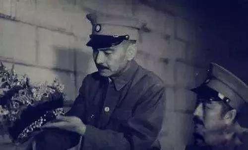 孙殿英盗墓时为何扒掉慈禧太后的裤子 寿衣是价值连城的宝物