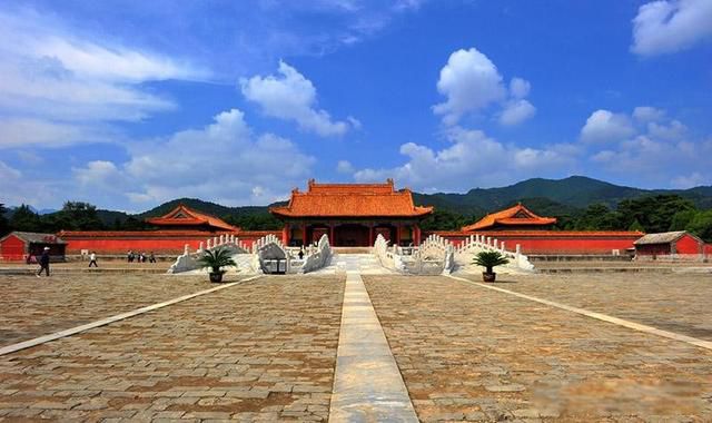 ���Ӣ���ı������ڻ��д��ڵ��� ���嶫�������ı���������