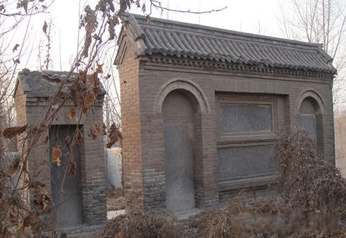 �ܲٵ�Ĺ�ľ��Ž�ʲô ����Уξ������������ְλ