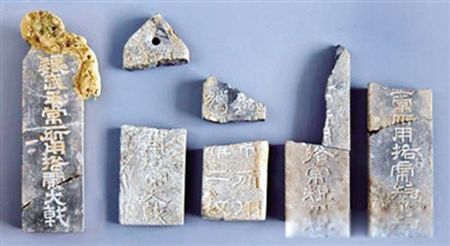 �ܲٵ�Ĺ�ľ��Ž�ʲô ����Уξ������������ְλ