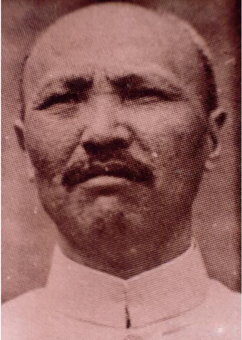 孙殿英盗墓时为什么要把慈禧身上的衣服扒下来呢 因为值钱