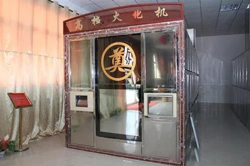 火葬场上班真实经历 随时准备干活的抬尸工