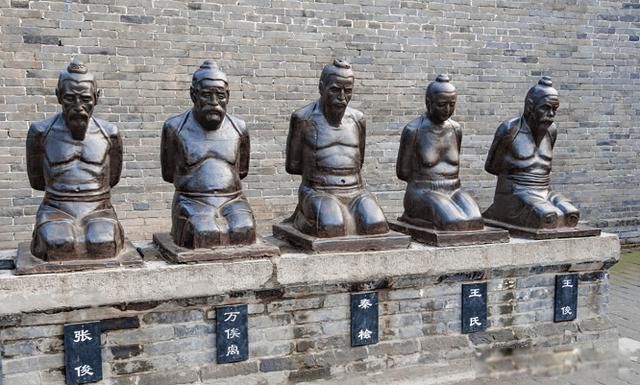 秦桧夫妇做了什么坏事 为什么要跪在岳飞的墓前