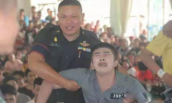 泰国人为什么不愿意当兵 征兵现场可谓是大型搞笑现场