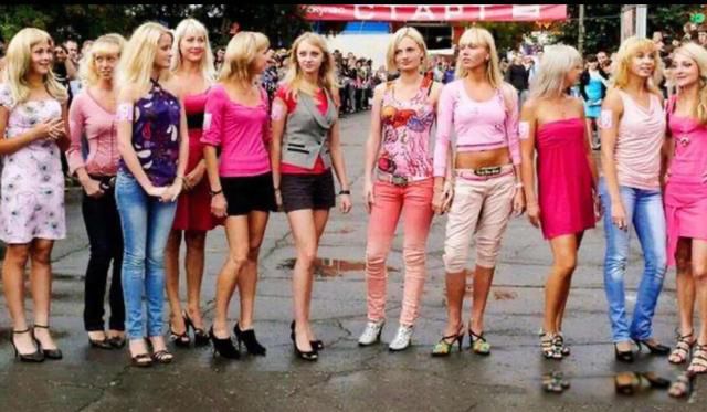 ����˹��Ů���� ��ͷ�洦�ɼ�������Ů��