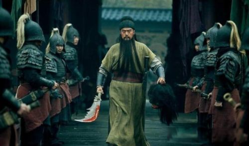 曹操为什么喜欢关羽 欣赏关羽的人品和武功