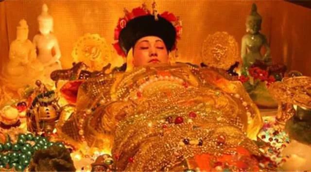 孙殿英盗墓时为何扒掉慈禧太后的裤子 扒掉慈禧的裤子原因有二
