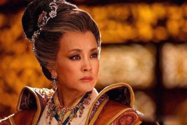 武则天死后皇位传给了谁 把皇位传给儿子李显了