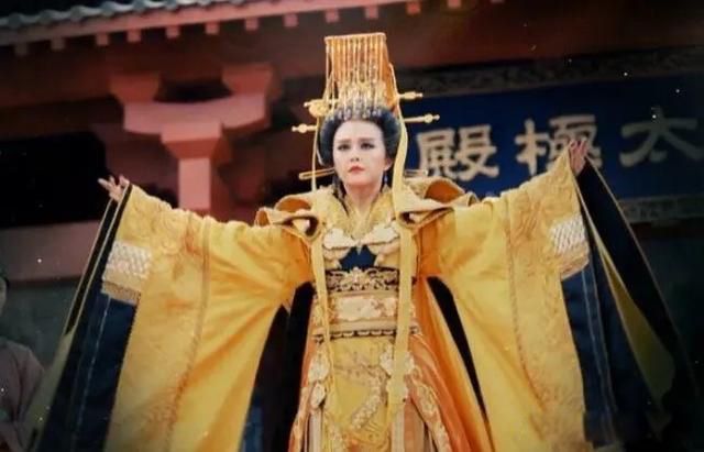 武则天死后皇位传给了谁 把皇位传给儿子李显了