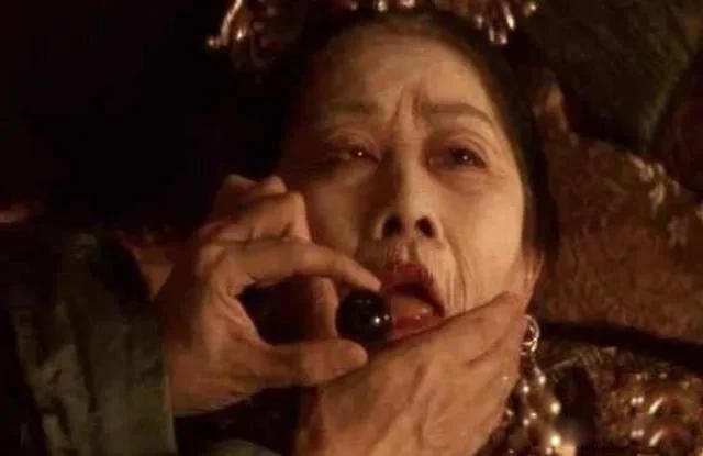 孙殿英盗墓时为何扒掉慈禧太后的裤子 为了她身上的随葬品