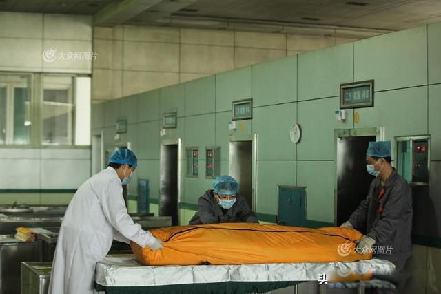 殡仪馆上班的真实感受 屠夫高薪聘去给殡仪馆拉尸体