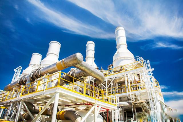 油价为什么突然暴涨 国内油价为什么还在涨