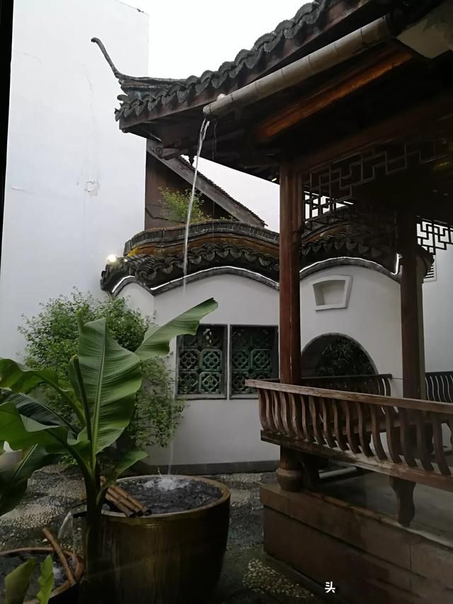 �˵�����ľ��ٸ��� ������һ�����˺쳾��һ������