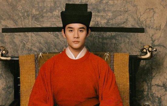 �����ں���˭��λ ������������˭�̳л�λ