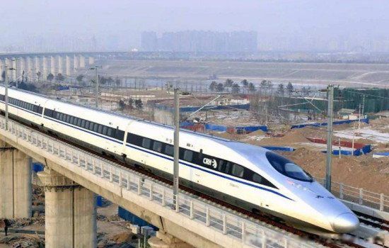 凯迪拉克追高铁事件真相是怎么回事 最后怎么样了是真的吗