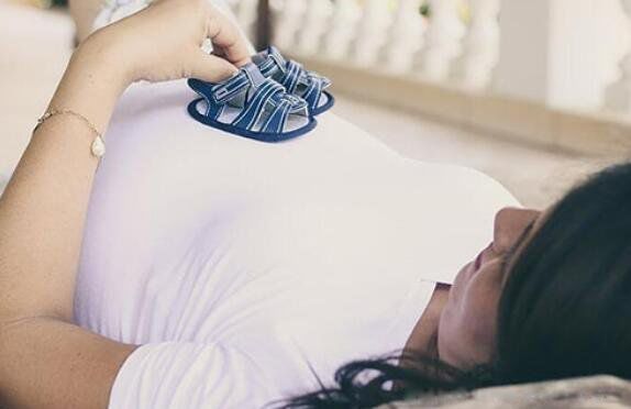 女人梦见自己怀孕是啥预兆 未婚肚子很大,都快生了
