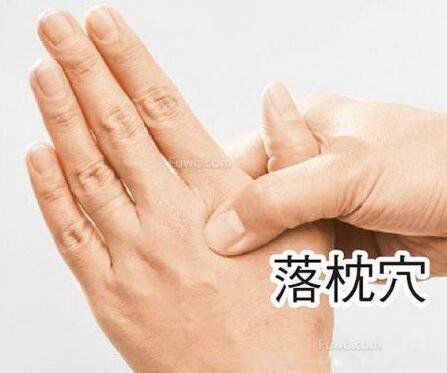 落枕脖子痛怎么快速恢复 落枕了30秒自愈方法