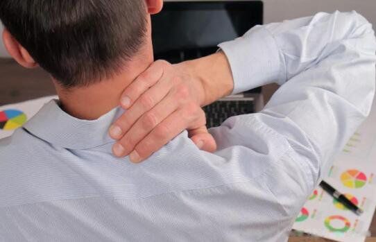 落枕脖子痛怎么快速恢复 落枕了30秒自愈方法