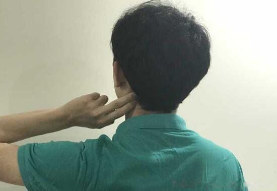 落枕脖子痛怎么快速恢复 落枕了30秒自愈方法