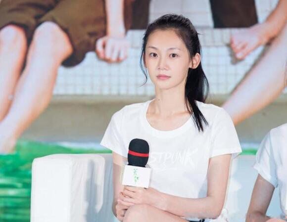 她的原名就叫做苗苗.他在1988年11月29日的时候出生在河南省南阳市.