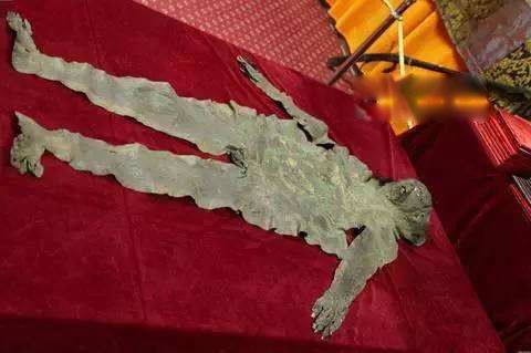 恐怖指数:★★★★☆ 痛苦指数:★★★★★剥皮是古代的一种酷刑,不同