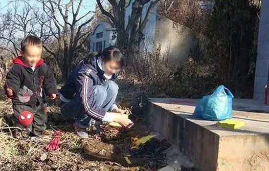 上坟贡品摆几样一样几个怎么摆 清明节上坟供品都需要摆什么