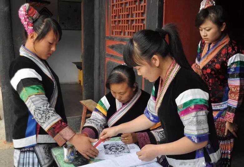 穿青人属于56个民族吗 没有列入56个民族的少数民族穿青人族