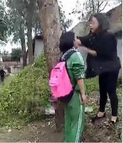 �Ĵ�У԰�����¼�Ů��35���ڱ��ȶ��⹲14�� �Ĵ�У԰�����¼�ʼĩ