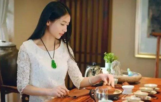 哪些人不适合戴翡翠 盘点三种女人不适合戴翡翠