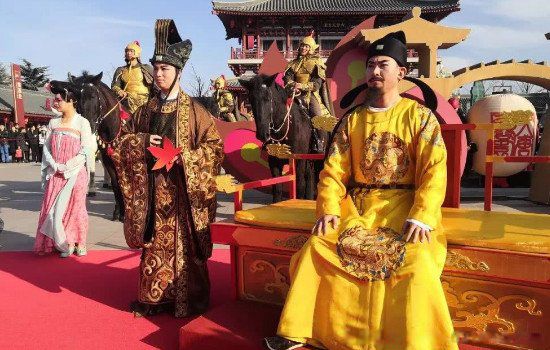 �����ڽ�ʲô������˭ ��¡����˭�Ķ���