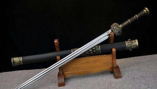 赵云的武器是什么 武器是龙胆亮银枪还是百鸟朝凤枪