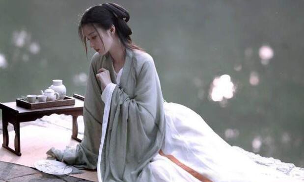 情诗表白100句打动女生心 暗恋一个人的诗句经典