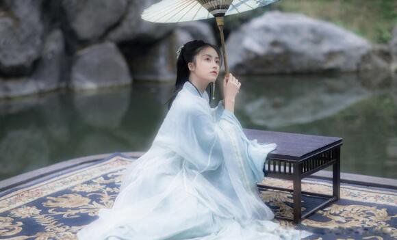 情诗表白100句打动女生心 暗恋一个人的诗句经典