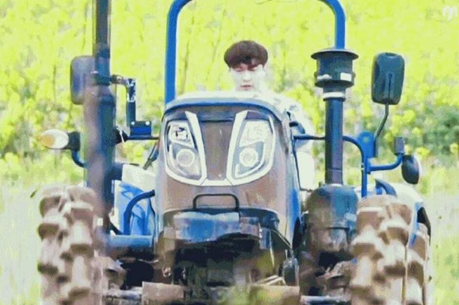 张艺兴怎么会开拖拉机 他为啥要考拖拉机驾照